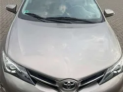 Grau Gebraucht 2015 Toyota Auris Executive Kombi | 11.850 € (Fairer Preis)