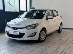 Coral white Gebraucht 2012 Hyundai i20 Edition Limousine | 3.990 € (Fairer Preis)