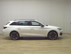 Weiss Gebraucht 2022 Cupra Leon Kombi | 21.480 € (Guter Preis)