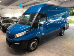 Blau Gebraucht 2018 Iveco Daily Van / Kleinbus | 16.990 € (Guter Preis)