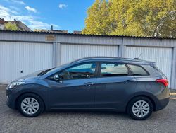 Grau Gebraucht 2016 Hyundai i30 Trend Kombi | 9.000 € (Fairer Preis)