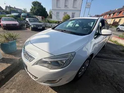 Weiß Gebraucht 2012 Opel Astra Design Edition Limousine | 4.799 € (Guter Preis)