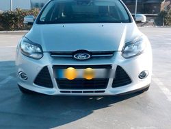 Grau Gebraucht 2011 Ford Focus Limousine | 3.500 € (Fairer Preis)