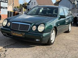 Grün Gebraucht 1996 Mercedes E230 Avantgarde Kombi | 2.599 € (Fairer Preis)