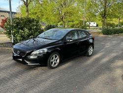 Beige Gebraucht 2014 Volvo V40 You! Kombi | 5.950 € (Fairer Preis)