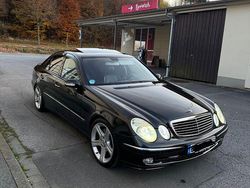Schwarz Gebraucht 2004 Mercedes E320 Avantgarde Limousine | 6.600 €