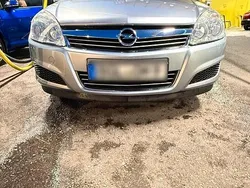 Grau Gebraucht 2009 Opel Astra Kleinwagen | 2.499 € (Fairer Preis)