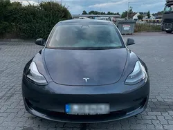 Grau Gebraucht 2023 Tesla Model 3 Limousine | 40.000 €