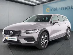 Silber Gebraucht 2023 Volvo V60 Kombi | 44.649 € (Teuer)