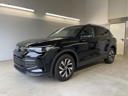 [2t2t] deep black metallic Gebraucht 2024 VW Tiguan Life SUV | 40.990 € (Superpreis)
