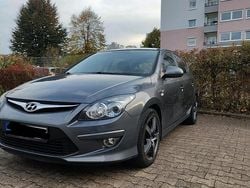 Grau Gebraucht 2011 Hyundai i30 Limousine | 3.200 € (Guter Preis)