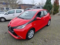 Rot Gebraucht 2016 Toyota Aygo X-play Kleinwagen | 6.500 € (Fairer Preis)