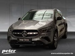 Mountaingrau Gebraucht 2024 Mercedes GLA200 Advanced Plus SUV | 42.810 € (Fairer Preis)