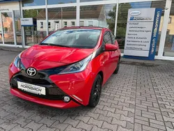 Rot Gebraucht 2016 Toyota Aygo X-wave Kleinwagen | 11.990 € (Teuer)