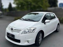 Weiß Gebraucht 2012 Toyota Auris Edition Limousine | 8.000 € (Etwas zu teuer)