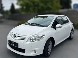 Weiß Gebraucht 2012 Toyota Auris Edition Limousine | 8.000 € (Etwas zu teuer)