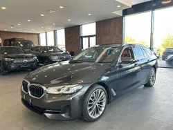 Grau Gebraucht 2021 BMW 520 Kombi | 23.499 € (Fairer Preis)