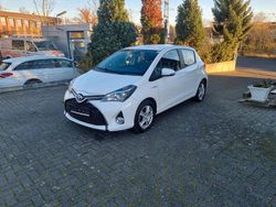 Weiß Gebraucht 2015 Toyota Yaris Hybrid Comfort Limousine | 11.950 € (Fairer Preis)
