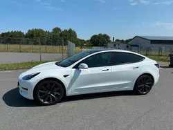 Weiß Gebraucht 2022 Tesla Model 3 Standard Range Plus Limousine | 32.999 € (Teuer)