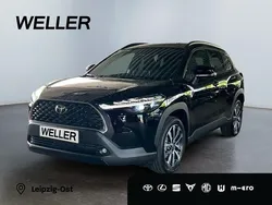 Schwarz Gebraucht 2024 Toyota Corolla Cross Team SUV | 34.490 € (Fairer Preis)