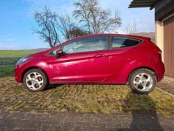 Rot Gebraucht 2009 Ford Fiesta Trend Limousine | 2.000 € (Superpreis)