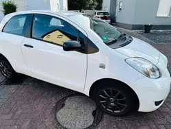Weiß Gebraucht 2009 Toyota Yaris Limousine | 2.350 € (Guter Preis)