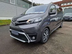 Basaltgrau Gebraucht 2023 Toyota Proace Verso Team Kombi | 44.800 € (Fairer Preis)