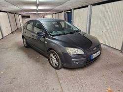 Grau Gebraucht 2007 Ford Focus Fun X Limousine | 2.500 € (Fairer Preis)