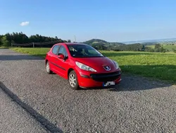 Rot Gebraucht 2009 Peugeot 207 Limousine | 1.700 € (Guter Preis)