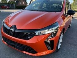 Orange Neu 2025 Renault Clio V Evolution Limousine | 17.390 € (Superpreis)