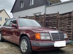 Rot Gebraucht 1992 Mercedes E230 Limousine | 5.100 €