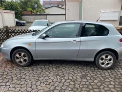 Silber Gebraucht 2003 Alfa Romeo 147 Distinctive Kleinwagen | 1.500 € (Etwas zu teuer)