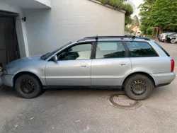 Grau Gebraucht 1998 Audi A4 Sport Kombi | 500 € (Superpreis)