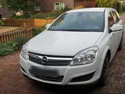 Weiß Gebraucht 2010 Opel Astra Selection Kombi | 1.850 € (Guter Preis)