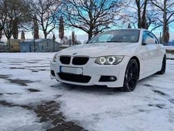 Weiß Gebraucht 2011 BMW 320 Cabriolet M Sport Cabrio | 12.500 €