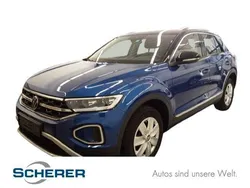 Ravennablaumetallic/schwarz (metallic) Gebraucht 2024 VW T-Roc Style SUV | 27.290 € (Guter Preis)