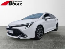 Weiß Gebraucht 2024 Toyota Corolla Team Kombi | 26.990 € (Fairer Preis)