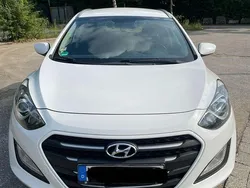 Weiß Gebraucht 2015 Hyundai i30 Trend Kombi | 7.600 € (Fairer Preis)