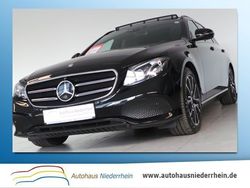 Schwarz metallic Gebraucht 2017 Mercedes E220 Night Kombi | 30.950 €