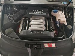 Grau Gebraucht 2004 Audi A6 Limousine | 8.900 €