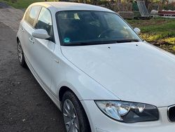 Weiß Gebraucht 2008 BMW 118 Kleinwagen | 6.199 € (Etwas zu teuer)