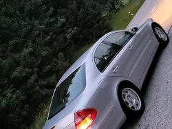 Silber Gebraucht 2002 Mercedes 220 Limousine | 14.900 €
