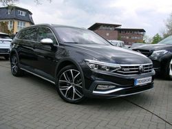Schwarz metallic Gebraucht 2023 VW Passat Alltrack IQ Drive Kombi | 39.980 € (Etwas zu teuer)