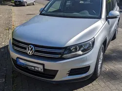 Silber Gebraucht 2015 VW Tiguan Trendline SUV | 14.800 € (Fairer Preis)