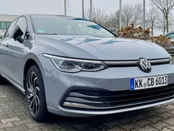 Mondsteingrau Gebraucht 2023 VW Golf VIII Active Kleinwagen | 26.390 € (Fairer Preis)