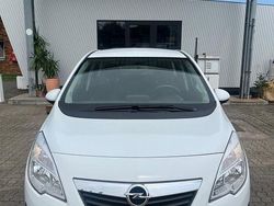 Weiß Gebraucht 2012 Opel Meriva Edition Van / Kleinbus | 9.790 € (Teuer)