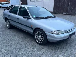 Silber Gebraucht 1994 Ford Mondeo Limousine | 450 €