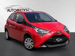 Rot Gebraucht 2021 Toyota Aygo Business Edition Kleinwagen | 12.490 € (Etwas zu teuer)