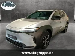 Silber Neu 2025 Toyota bZ4X Connect Style SUV | 39.490 € (Fairer Preis)