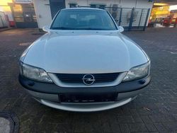 Silber Gebraucht 1998 Opel Vectra Limousine | 2.790 € (Etwas zu teuer)